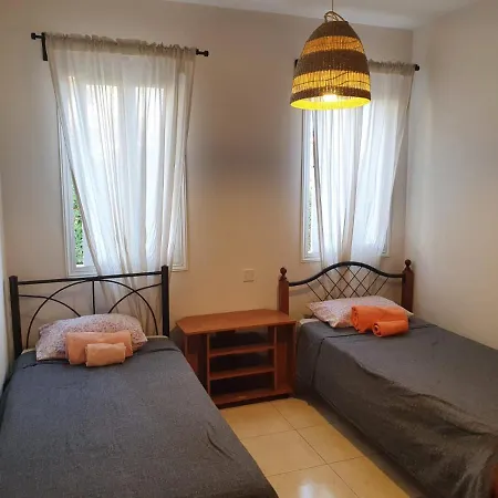 Ancient - Cozy Place Next To The Sea, Marina, Historical Sites, Buses, Mall, And Market * פאפוס