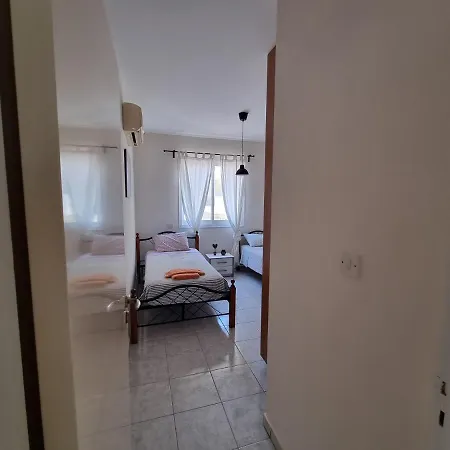 Ancient - Cozy Place Next To The Sea, Marina, Historical Sites, Buses, Mall, And Market Appartement *