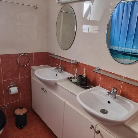 Ancient - Cozy Place Next To The Sea, Marina, Historical Sites, Buses, Mall, And Market Appartement *