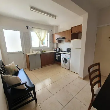 Ancient - Cozy Place Next To The Sea, Marina, Historical Sites, Buses, Mall, And Market Appartement