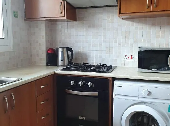 Appartement Ancient - Cozy Place Next To The Sea, Marina, Historical Sites, Buses, Mall, And Market *