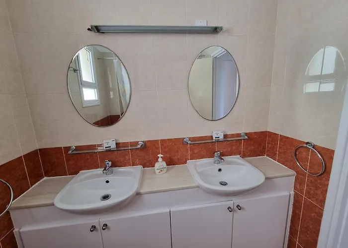 Ancient - Cozy Place Next To The Sea, Marina, Historical Sites, Buses, Mall, And Market * パ フォス