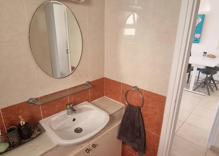 Appartement Ancient - Cozy Place Next To The Sea, Marina, Historical Sites, Buses, Mall, And Market Paphos