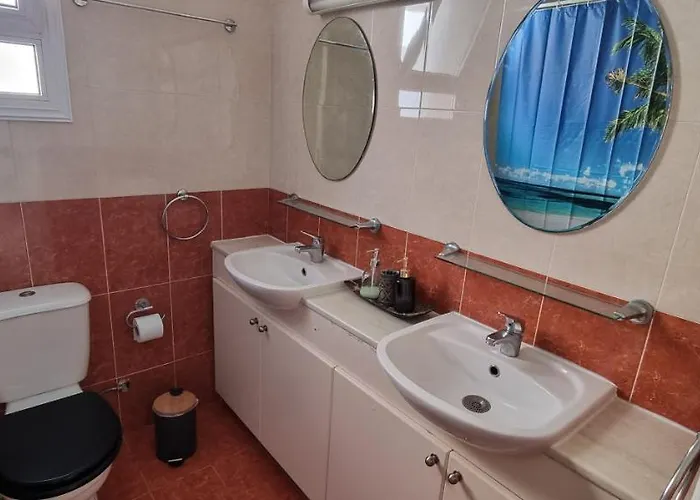 Ancient - Cozy Place Next To The Sea, Marina, Historical Sites, Buses, Mall, And Market アパート *