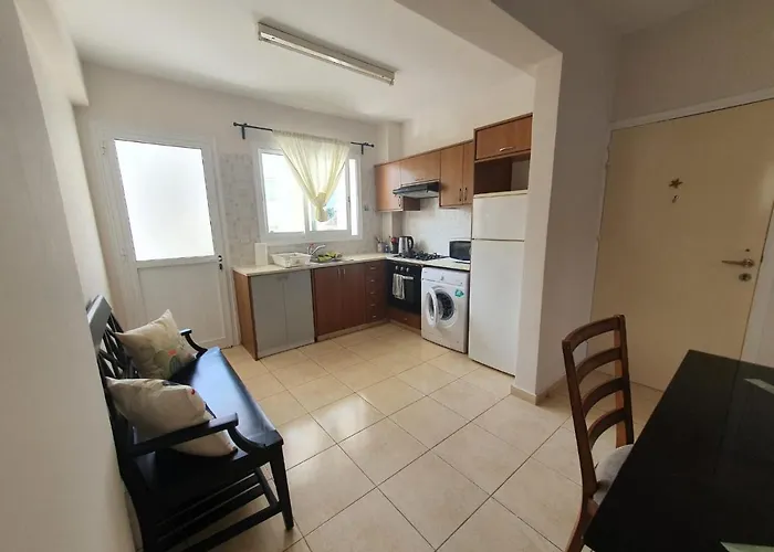 Ancient - Cozy Place Next To The Sea, Marina, Historical Sites, Buses, Mall, And Market Appartement